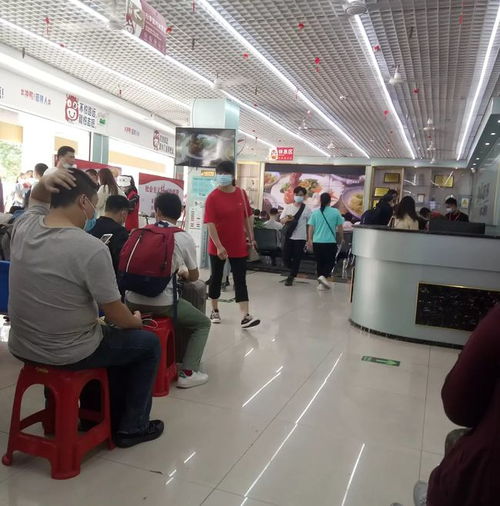 東莞電子廠門(mén)前求職長(zhǎng)龍引熱議 網(wǎng)友向往的背后，日用家電零售行業(yè)亦現(xiàn)新機(jī)遇